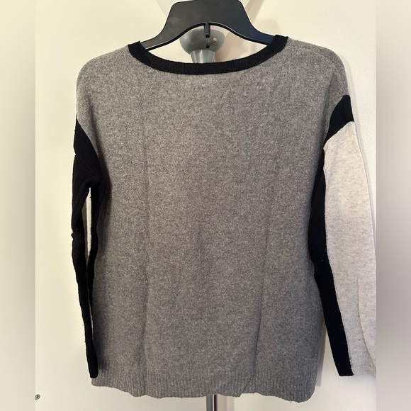 Velvet by Graham and Spencer Cashmere Colorblock Sweater, size XS - Picture 3 of 5